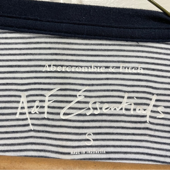 Abercrombie Navy and White Striped Color Block Tee - Size S - Picture 3 of 4